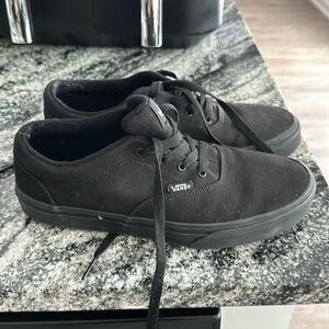 Vans Atwood’s men’s/big boys size 7 skate shoe rede shoe. Like new condition.